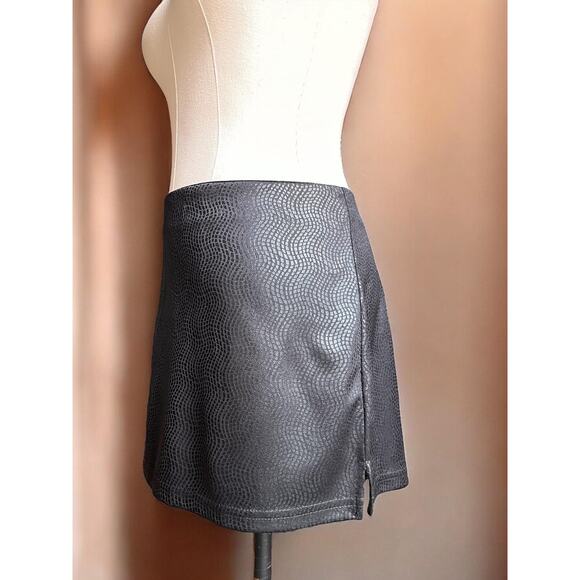 Vintage 90s Faux Leather Mini Skirt | 1990s Embossed Reptile Print A‑Line Cheer - Picture 4 of 7